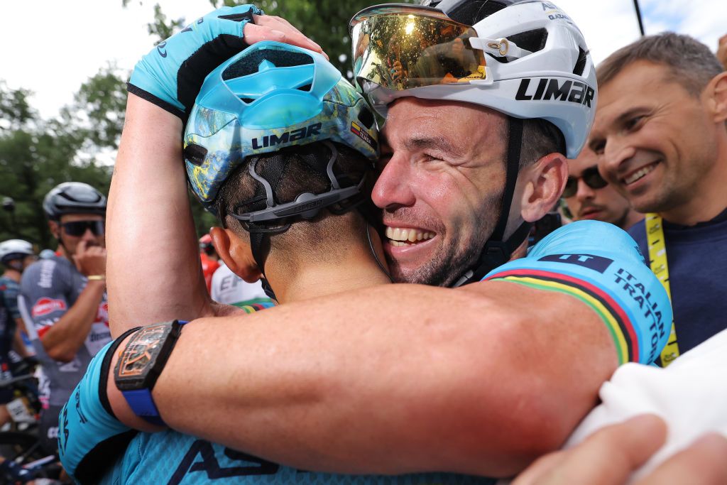 Tour de France: Mark Cavendish makes history by breaking all-time record on stage 5